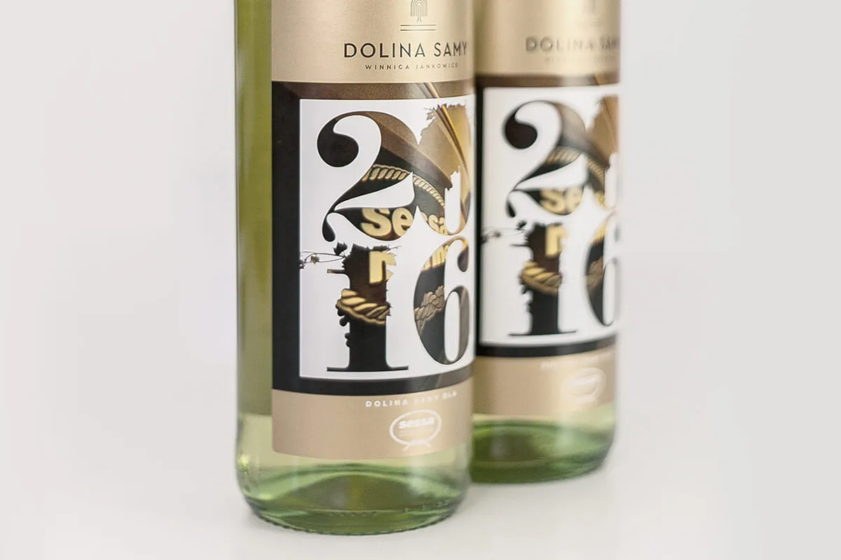 Realizacja etykiety firmowej — wino z logo firmy, Dolina Samy