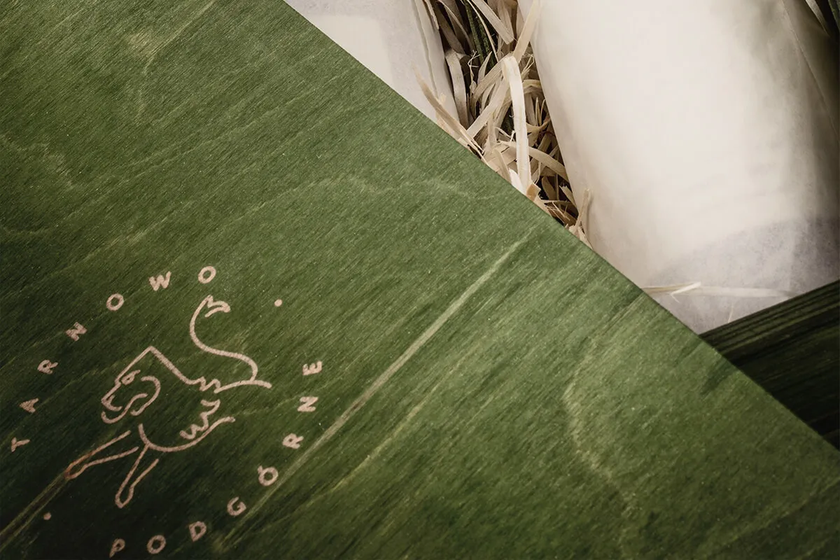 Personalizowane wino jako upominek firmowy — Dolina Samy